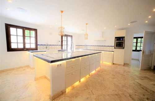 El Paraiso House | Directly on the Golf course.Huge Golf and Spa Mansion 8 min from Puerto Banus