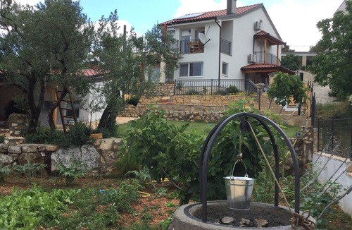 Bilice House | Directly on the water, with BOATSANLEGER! 3 separate apartments! Ideal for 6-8 pers.
