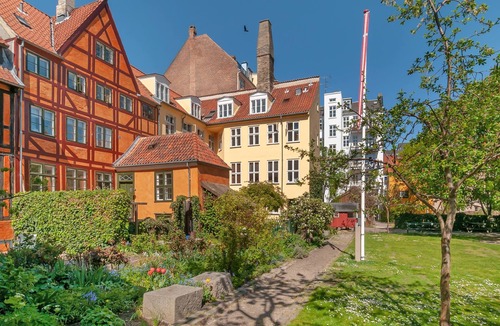 Christianshavn Apartment | Directly to the canals - Penthouse apartment 1400ft2