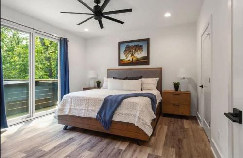 Bella Vista Ski Chalet | Dirt Merchant Chalet Trail Access Hot Tub on Back 40 Trail
