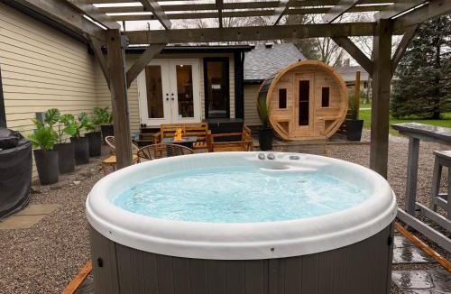Straffordville Villa | Disconnect From Reality/River House/Hot Tub/Pet Friendly