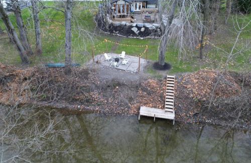 Straffordville Villa | Disconnect From Reality/River House/Hot Tub/Pet Friendly