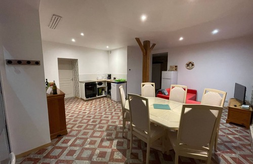 Saint-Jean-de-Vaux Apartment | Disconnecting in the vineyards