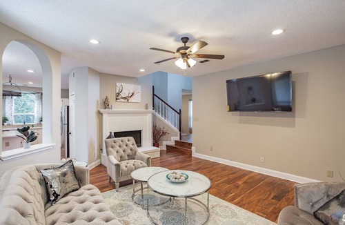 Allen House | Discount Included! Stunning, Modern, Spacious Getaway Fits Any Group, 2 Game Rooms, Hot Tub 5 Bedroom Home by Redawning