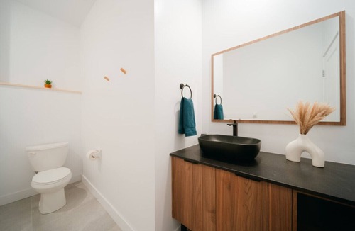 Weedon Ski Chalet | Discount! Modern Cottage- Hot Tub- Nature Escape- Fire Pit