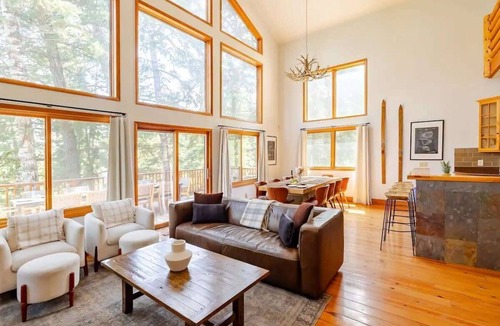 Summit Park House | Discount Specials! Park City Cabin + Hot Tub + Fire Pit - Sleeps 14