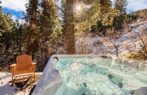 Summit Park House | Discount Specials! Park City Cabin + Hot Tub + Fire Pit - Sleeps 14