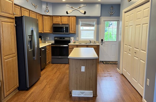Smith Mountain Lake House | DISCOUNTED RATE First Week of June! Gentle Slope, No Wake Cove, Large Dock.