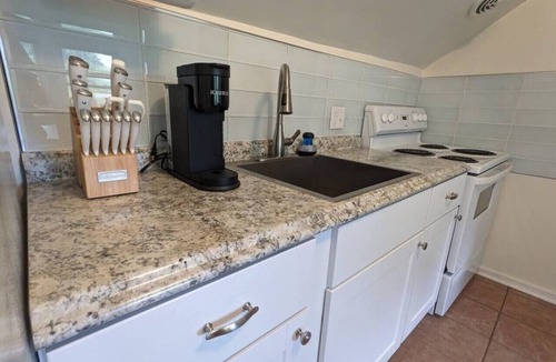 Perryville Apartment | Discounted Stays | 2BR | Dog-Friendly | King | A/C