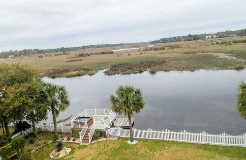 Goose Creek Apartment | Discounted Waterfront Private HotTub Dock FishingA