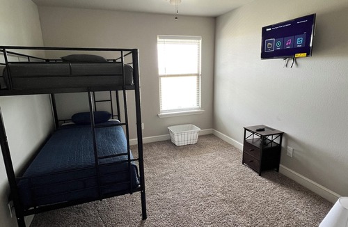 Lubbock County House | 🤩DISCOUNTS🤩 Charming 3-bedroom house with WiFi, AC in superb Lubbock