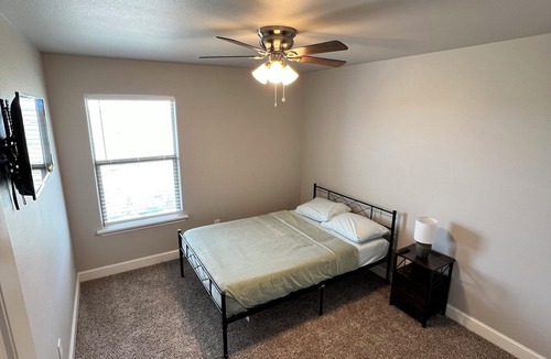 Lubbock County House | 🤩DISCOUNTS🤩 Charming 3-bedroom house with WiFi, AC in superb Lubbock
