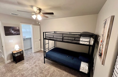 Lubbock County House | 🤩DISCOUNTS🤩 Charming 3-bedroom house with WiFi, AC in superb Lubbock