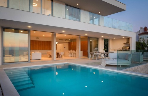 Primosten Burnji Villa | Discover a new level of luxury: A perfect blend of beachfront and comfort.