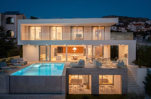 Primosten Burnji Villa | Discover a new level of luxury: A perfect blend of beachfront and comfort.