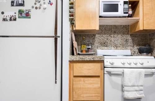 Hyde Park Apartment | Discover Austin from a Bright & Comfortable Apartment