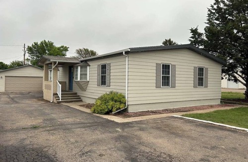 Goodland House | Discover comfort & convenience w spacious 3bed/2bath home located just off I-70