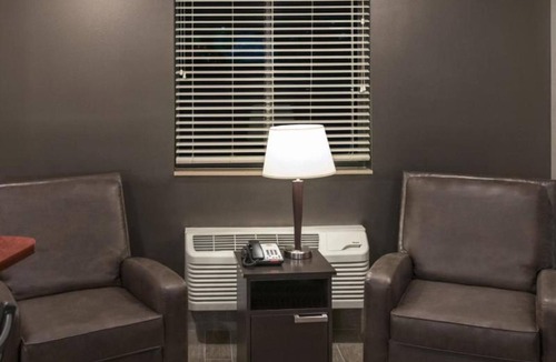 Kalispell Hotel | Discover Comfort: Room with Full Kitchen Near Glacier Park! Free Parking