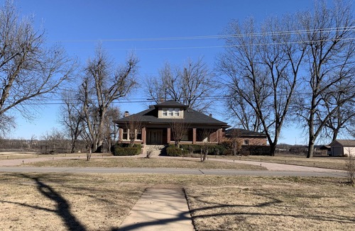Russellville House | Discover Dardanelle charm, steps away from Arkansas River