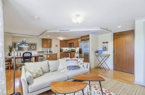 Midtown Apartment | Discover downtown charm, just a 3-min drive to the fair!