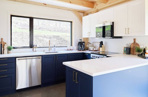Notre-Dame-du-Laus Ski Chalet | Discover Falcon Ridge's Charming Post and Beam Lake Retreat | Laurentians