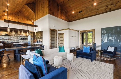 Morganton Cabin | Discover High-End Rustic Luxury with Panoramic Views, Hot-Tub, Fire-Pit, Games