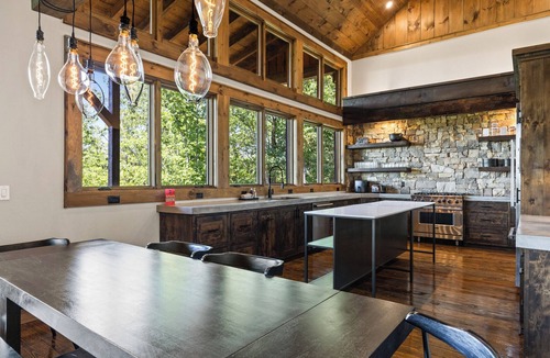 Morganton Cabin | Discover High-End Rustic Luxury with Panoramic Views, Hot-Tub, Fire-Pit, Games