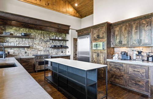 Morganton Cabin | Discover High-End Rustic Luxury with Panoramic Views, Hot-Tub, Fire-Pit, Games