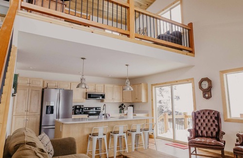 Granby House | Discover Lake Granby steps away