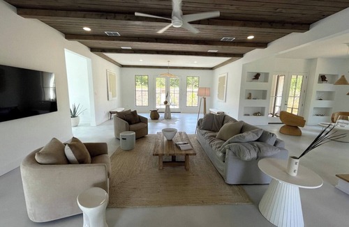 Arp House | Discover luxury in every detail at this getaway