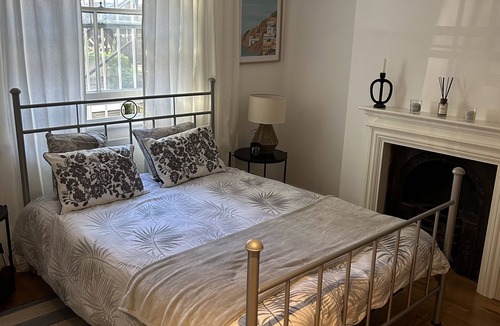 Kennington Villa | Discover our 2-bedroom house with a lush garden