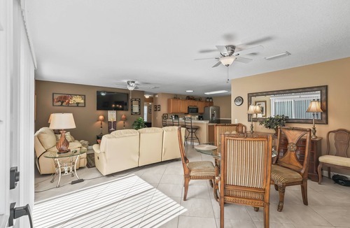 Summerhill Villa | Discover Relaxation and Fun in a Charming Patio Villa with a Golf Cart!