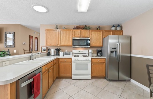 Summerhill Villa | Discover Relaxation and Fun in a Charming Patio Villa with a Golf Cart!