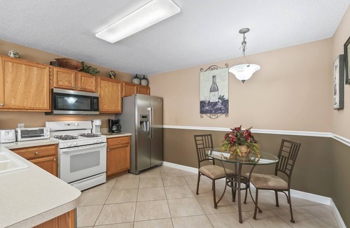 Summerhill Villa | Discover Relaxation and Fun in a Charming Patio Villa with a Golf Cart!