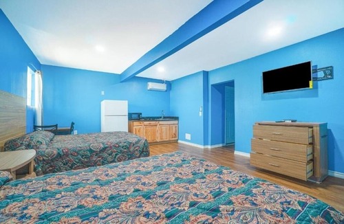 Flour Bluff Hotel | Discover Room Pets Are Welcome Near Port Aransas Museum With Free Parking