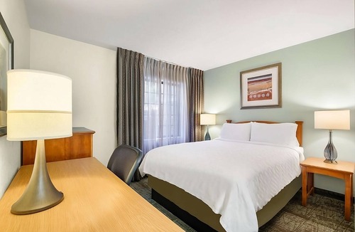 Carmel Mountain Ranch Hotel | Discover San Diego: Comfortable Suites w/Pool, Breakfast & Pet-Friendly Stay!