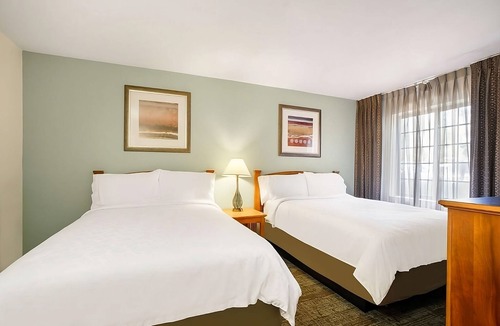 Carmel Mountain Ranch Hotel | Discover San Diego: Comfortable Suites w/Pool, Breakfast & Pet-Friendly Stay!
