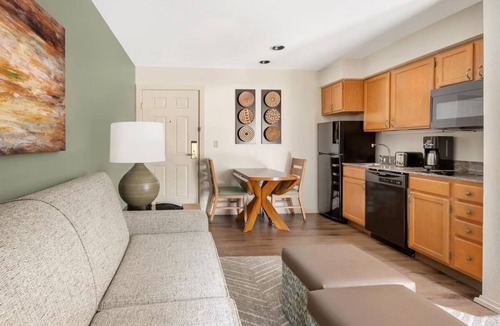Northeast Santa Fe Hotel | Discover Santa Fe: Spacious Suite with Scenic Views & Resort-Style Comforts