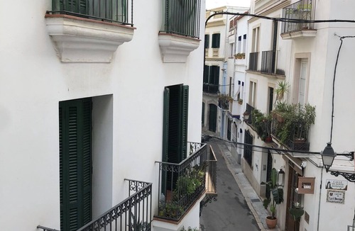 Sitges Town Center Condo | Discover Sitges, steps from the beach. 3 BRM + 2 BATH