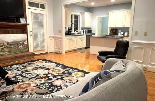 Benson Apartment | Discover small-town charm and Southern hospitality