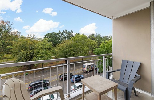 Demun House | Discover St. Louis: Modern 3BR with Top Amenities