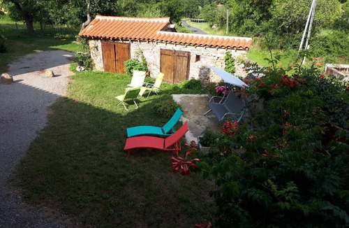 Domeyrat Cottage | Discover the Auvergne in a quiet village in Haute Loire