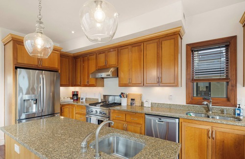 Eugene House | Discover the Birdhouse, a spacious 3BR home in Eugene near U of O and downtown.