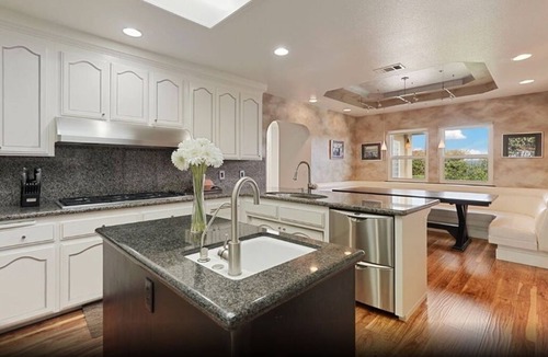 Galt House | Discover the Lakeview Villa Escape