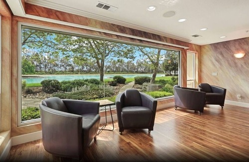 Galt House | Discover the Lakeview Villa Escape