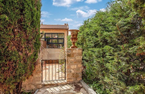 Imon House | Discover the perfect retreat in this comfortable vacation home.