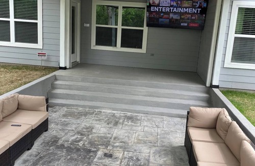 Fort Worth House | Discover your modern Fort Worth retreat near TCU & Downtown! This stylish home comfortably fits families or professionals. Features include a grand owner's suite with a spa-like bath and a fantastic outdoor patio. An ideal base for exploring the city