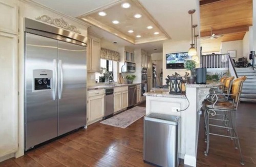 Discovery Bay House | Discovery Bay Executive Waterfront Home with Extra Large Dock and Water Toys