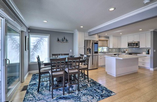 Discovery Bay Cottage | Discovery Bay Retreat w/Balcony & Boat Dock!