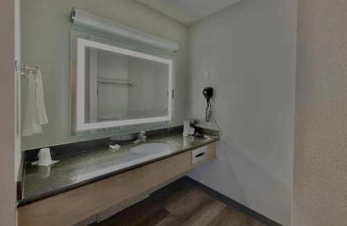 Midvale Hotel | Discovery Inn